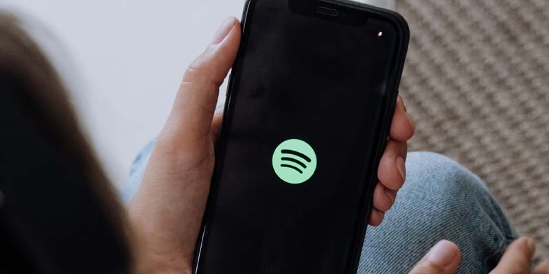 Logo de Spotify en un móvill