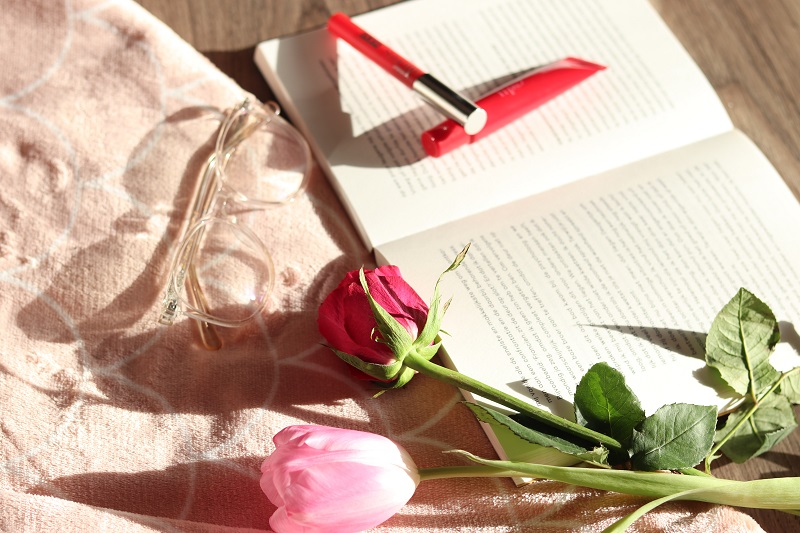 ¿Por qué se regala un libro y una rosa en el Día de Sant Jordi?