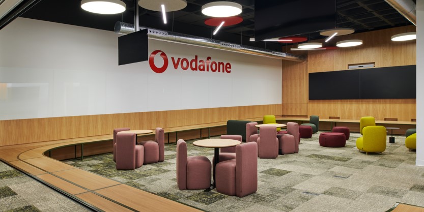 Vodafone anuncia subidas de precios y negocia una salida para España