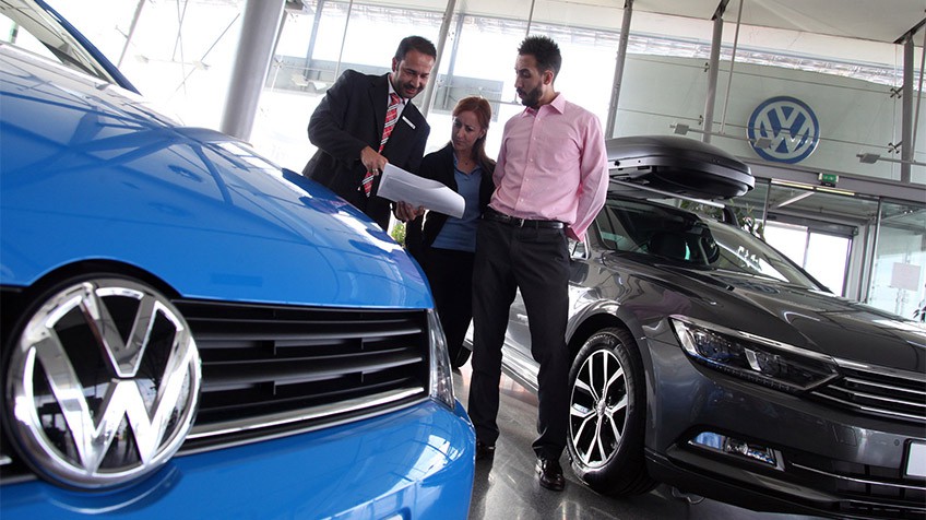 Volkswagen, Renault o Peugeot bajarán el precio sus vehículos (pero no quieren que lo sepas)