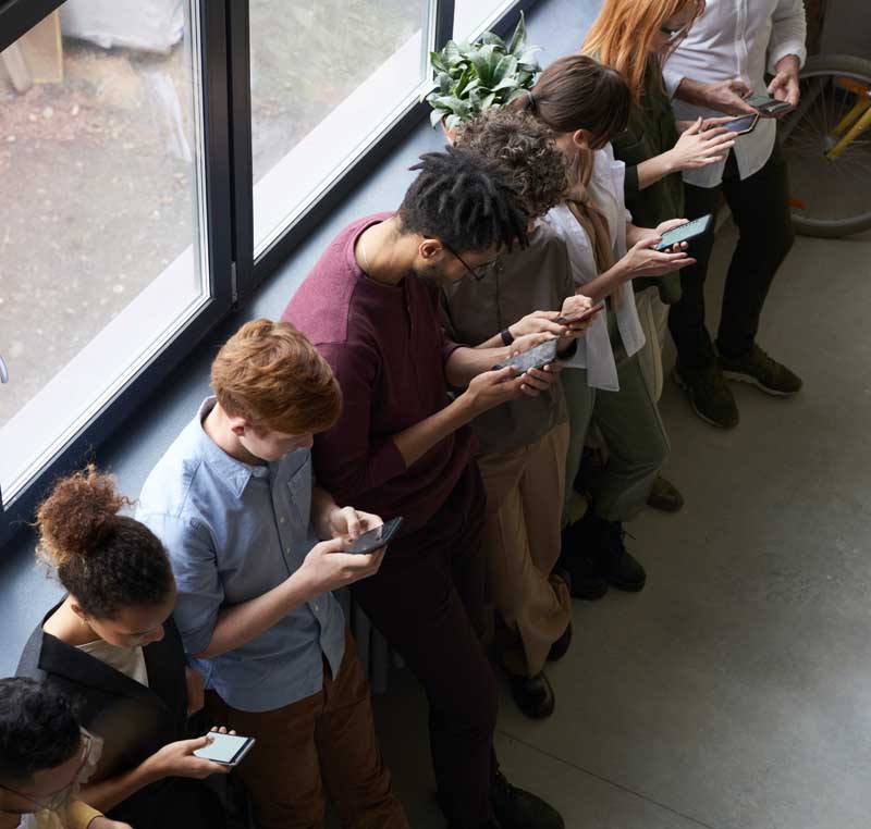 Personas con smartphones