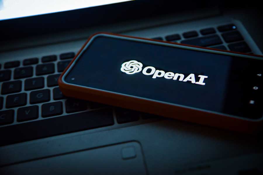 OpenAI en la pantalla de un samrtphone