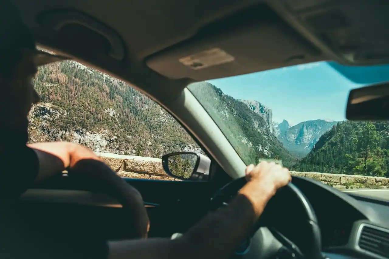 Compara y elige el mejor seguro de coche para 2025